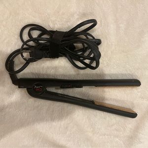 Chị black flat iron